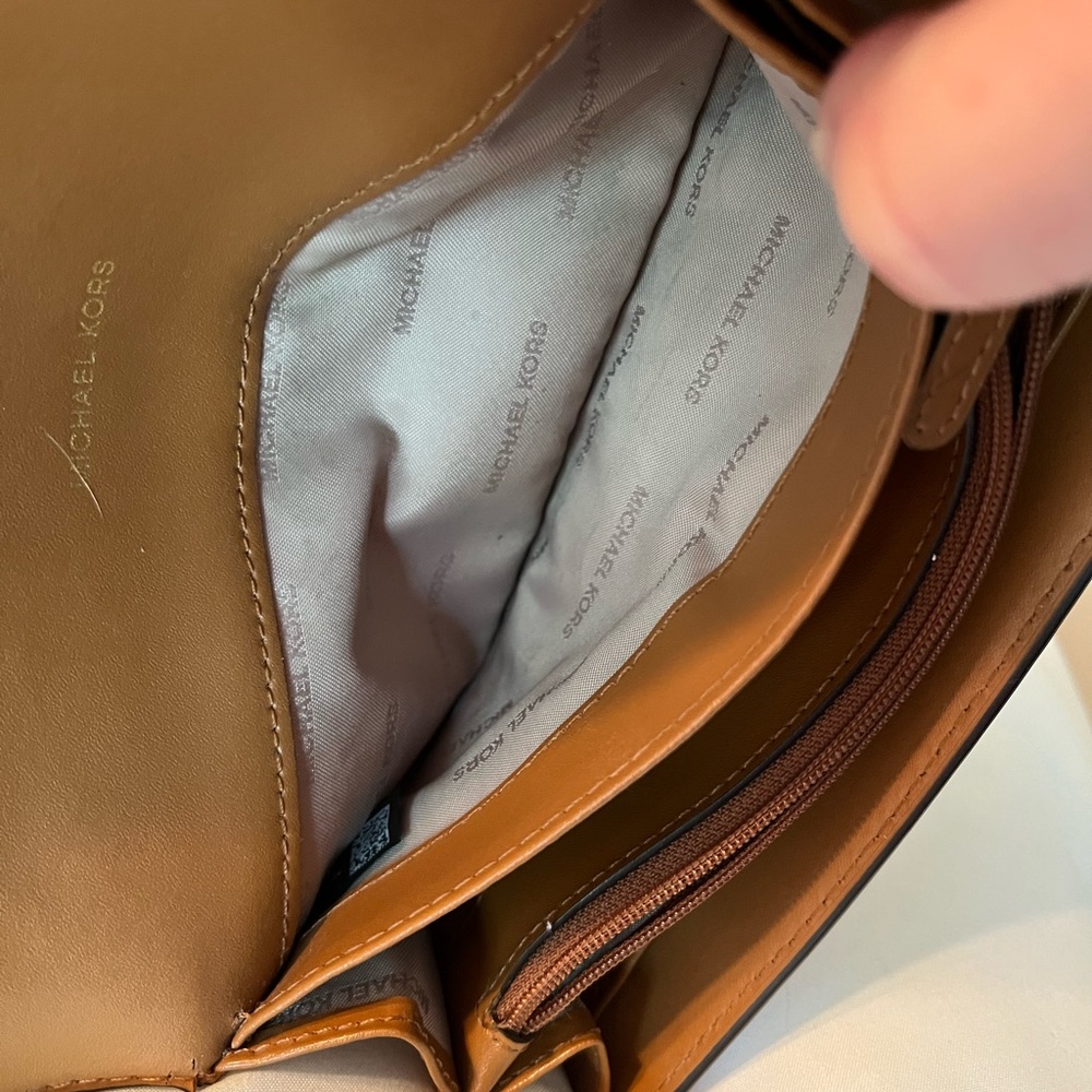 Michael Kors Mott Leather Wallet View 4